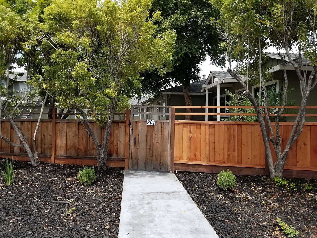 201 Loma Verde Apartments photo 3